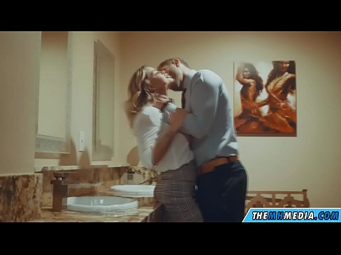 ❤️ Ko vas prsata blondinka zapelje na javnem stranišču ️❌ Porno pri nas ❌️